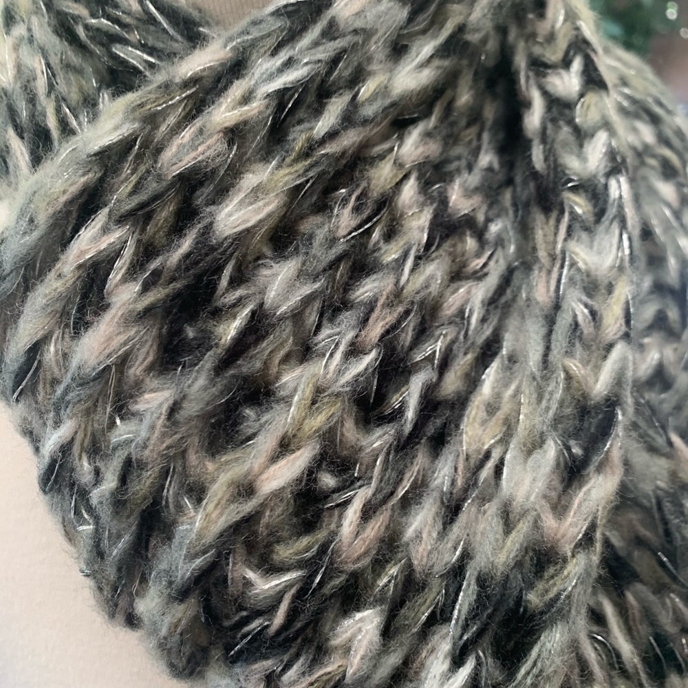 Collection Eighteen Scarf - Picture 3 of 4
